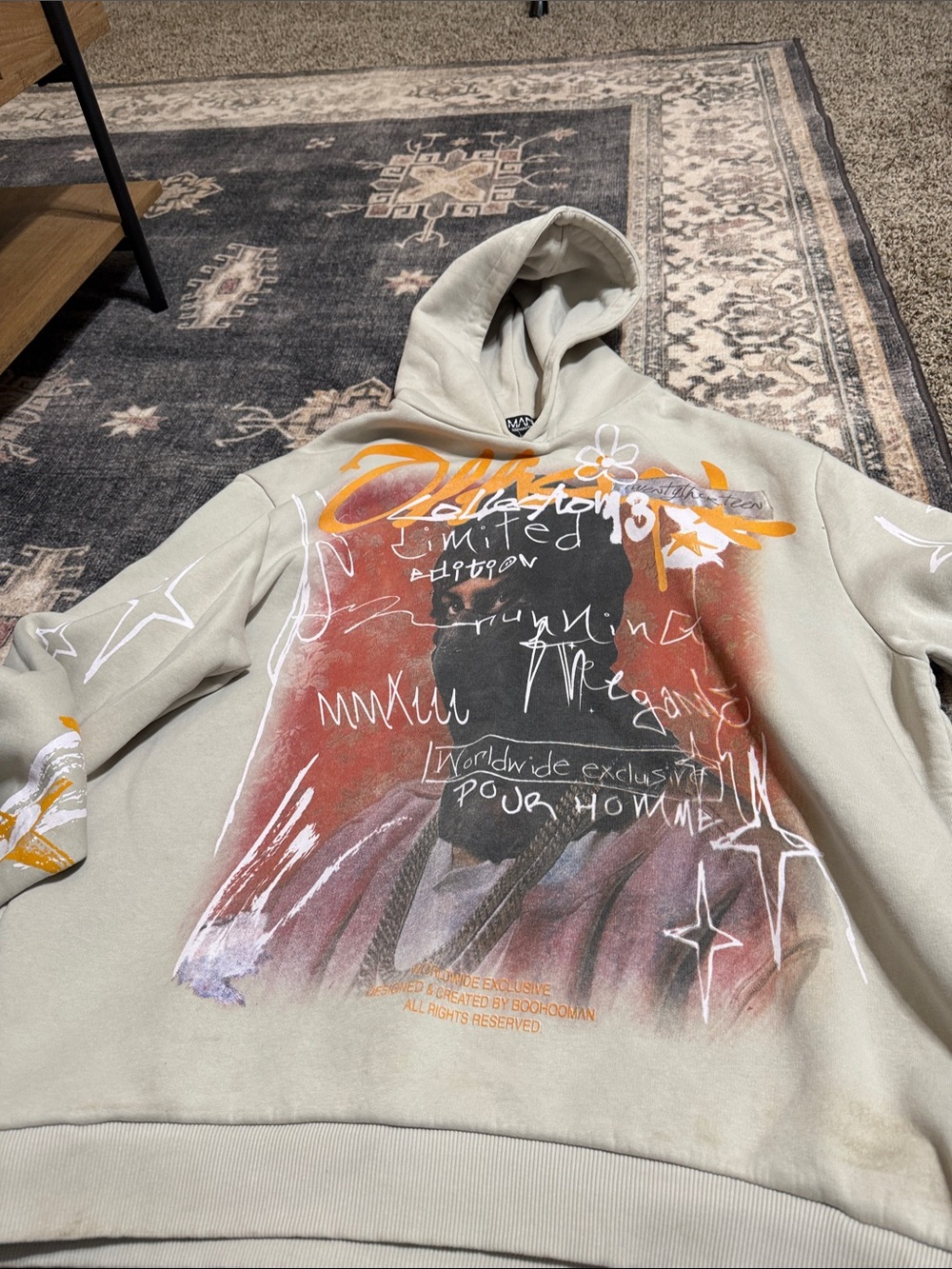 Boohoo Men's Cream Graphic Crewneck Hoodie with Multicolor Script